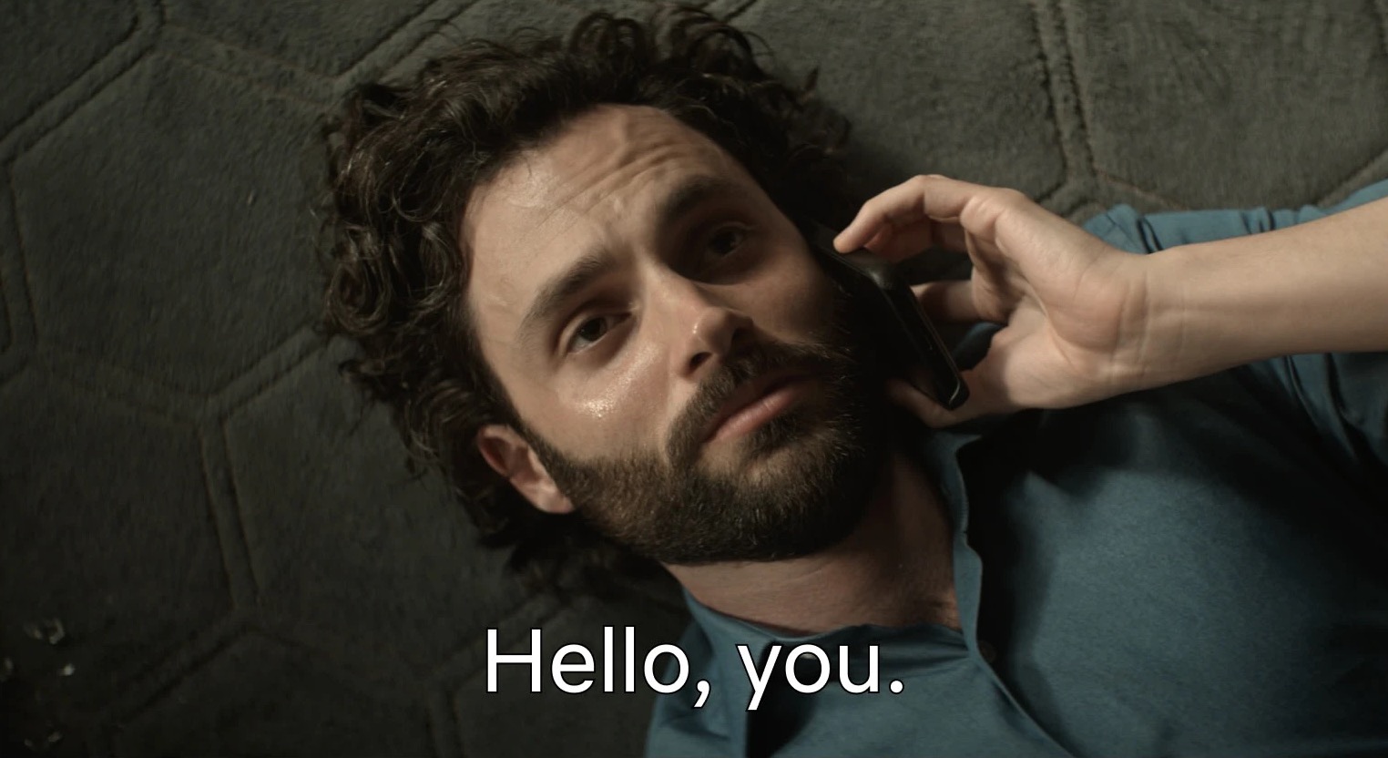 A film scene with the subtitle “Hello, you.” Tipword shows “Hola” above the word “Hello”.